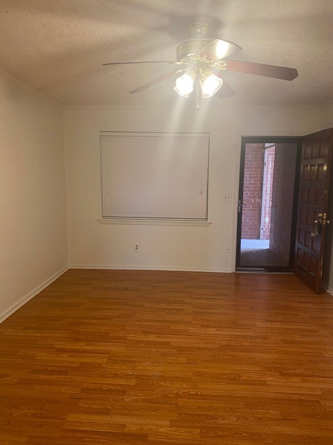 Photo - Great 2 Bedroom Condo !