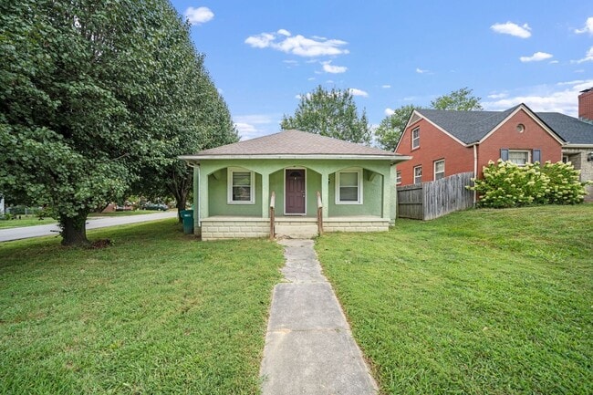 Building Photo - Home for rent in Elizabethtown! Less than ...