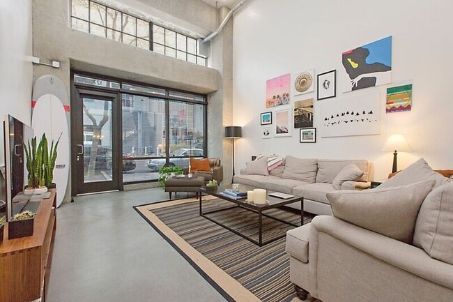 Building Photo - 350 Eleventh Ave Unit #127 Rental