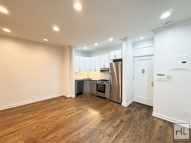 EASTERN PARKWAY / Crown Heights 1-Bed 1-Bath