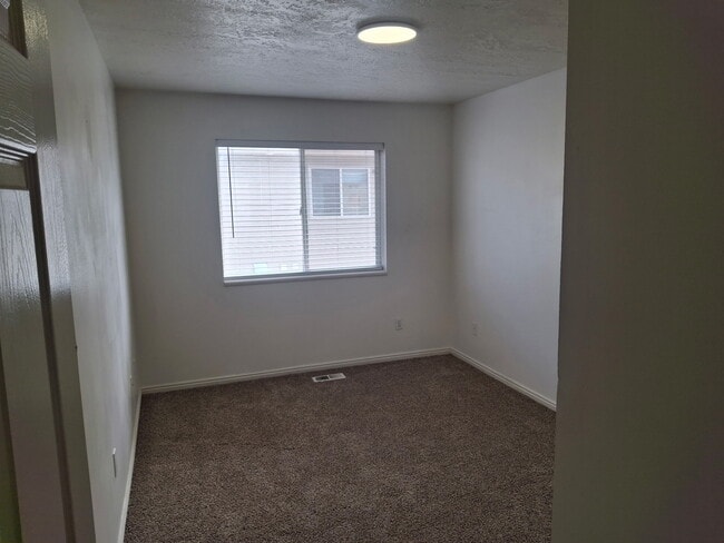 Photo - 1376 N 260 W