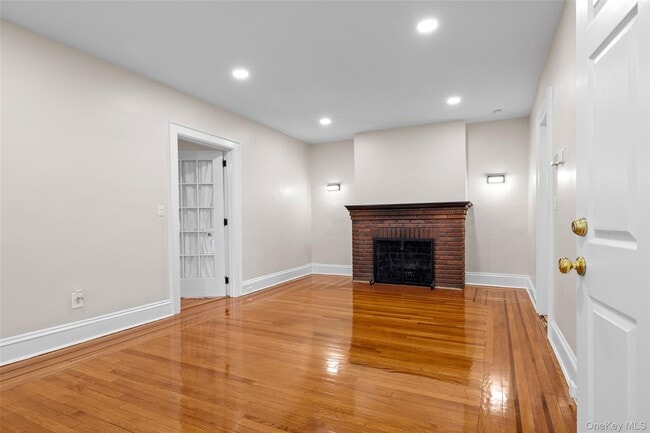 Photo - 78 Violet Ave Unidad First Floor With 2 Bdrms