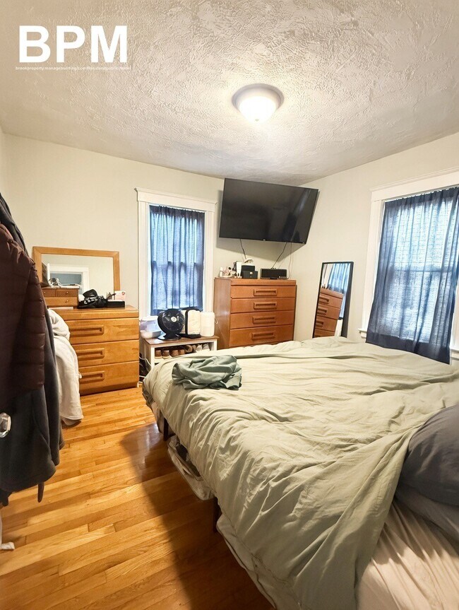 Photo - 949 Adams St