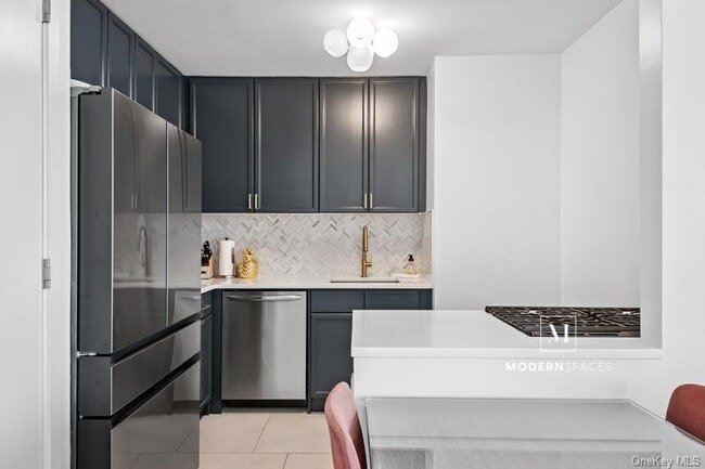 Building Photo - 4-74-74 48th Ave Unit 21E