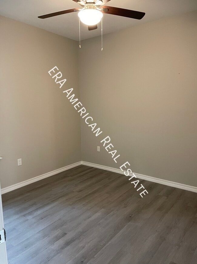 Photo - 709 Robinson Ave E