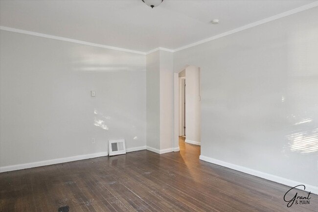Photo - $1,200 -  3 bedroom Bungalow