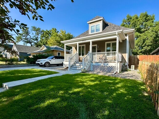 Photo - 3965 Yates St