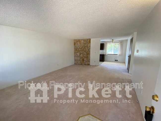 Photo - 2870 SE Colusa Ave