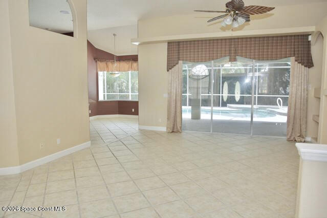 Photo - 915 Starling Way