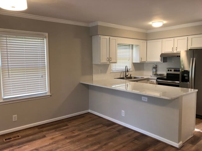 Photo - 901 N Greensboro St Unidad Apt E