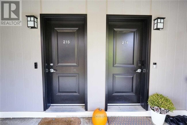 Photo - 1206 Main St E