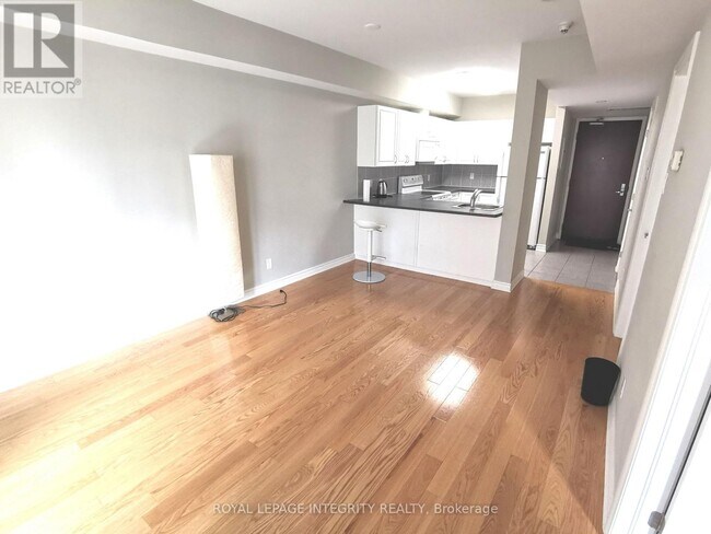 Photo - 234 Rideau St Unit 411