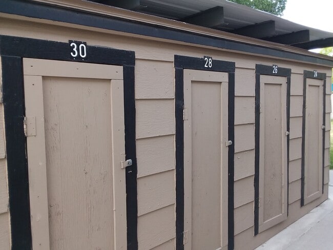 Building Photo - 828 Gloria St Unit Gloria St.