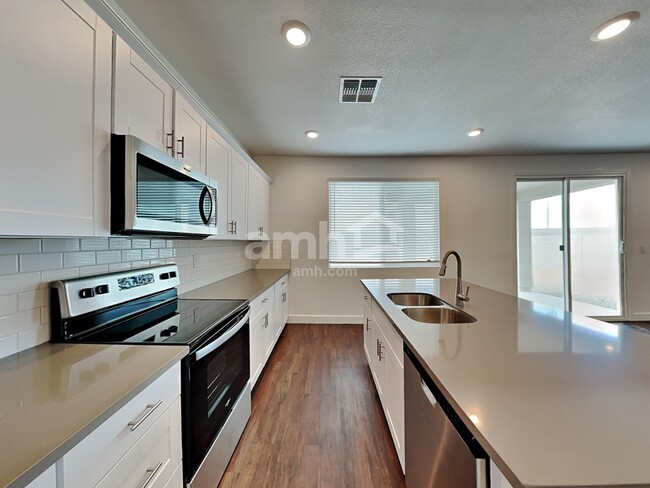 Photo - 17130 Puget Ave