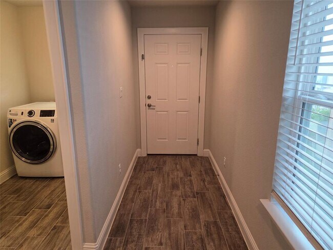 Photo - 105 Riverhill Dr