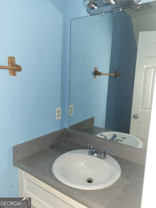 Photo - 6330 Holcomb Way