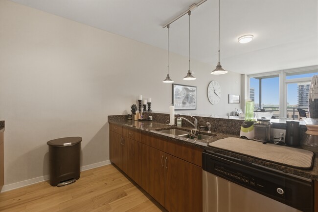 Photo - 757 N Orleans St