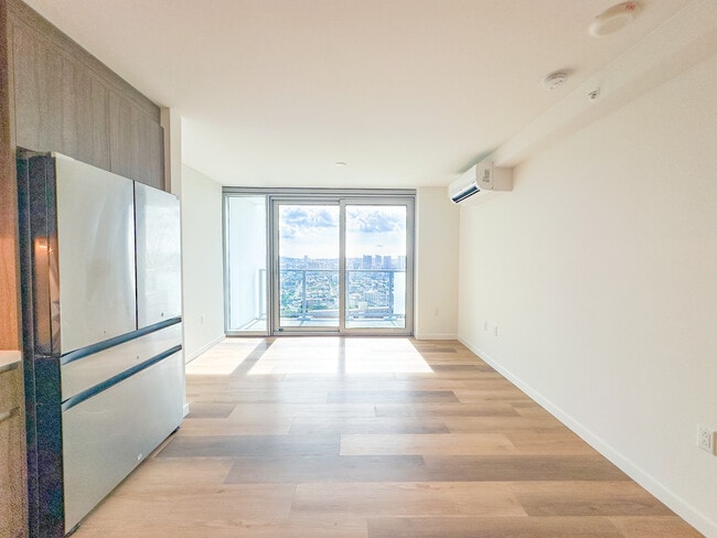 Building Photo - 1500 Rycroft St Unit 3205R