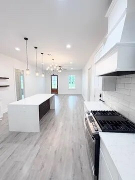 Photo - 2240 Caroline St