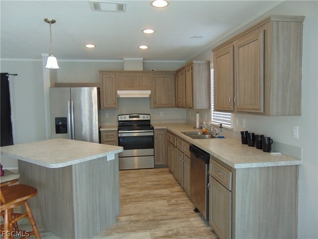 Photo - 1445 N Bridge St