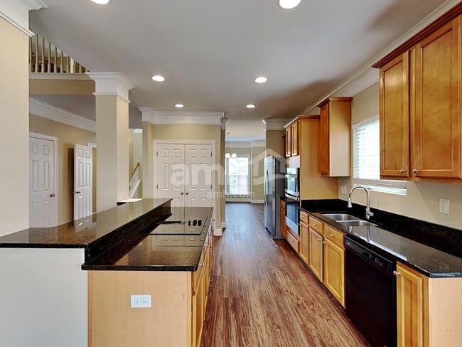 Photo - 116 Lake Point Ct