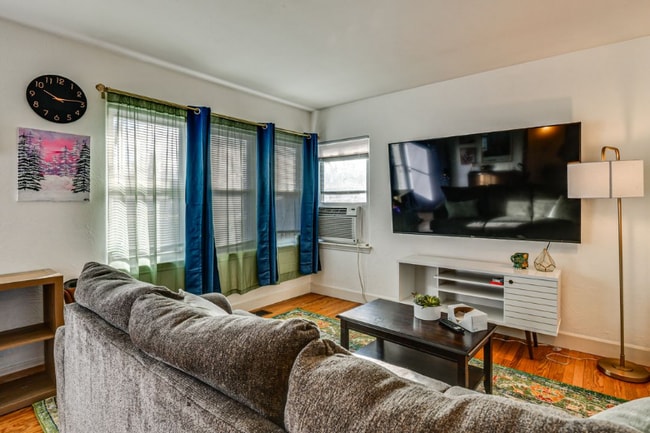 Photo - 1397 Dallas St