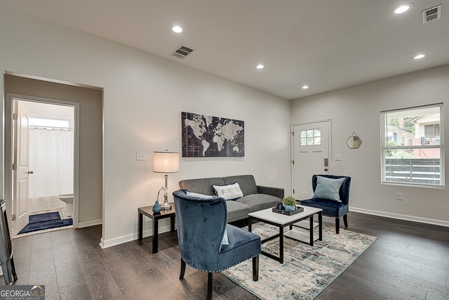 Photo - 996 Fair St SW