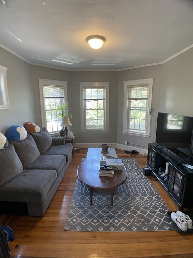 Photo - 835 Fellsway