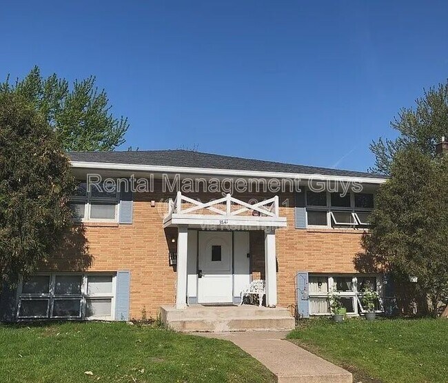 Building Photo - 3841 N Thomas Ave Unit 1