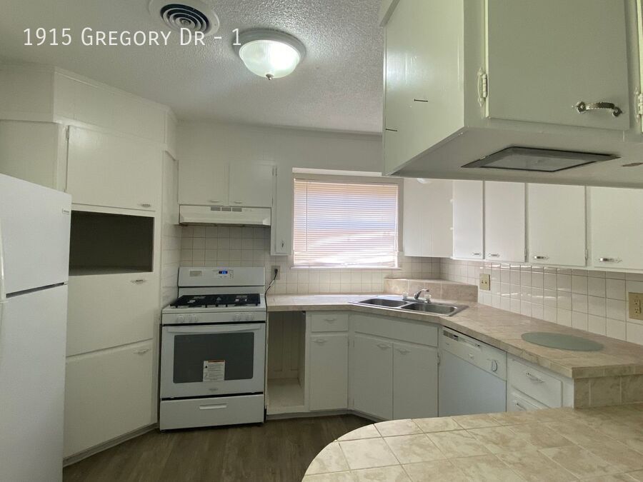 Photo - 1915 Gregory Dr Apartment Unit 1