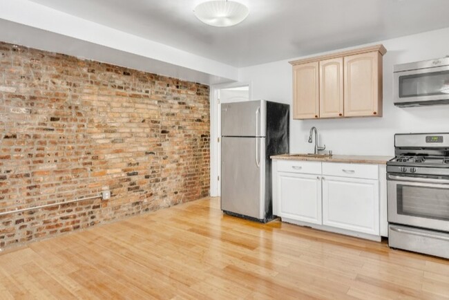 Building Photo - 162 University Ave Rental