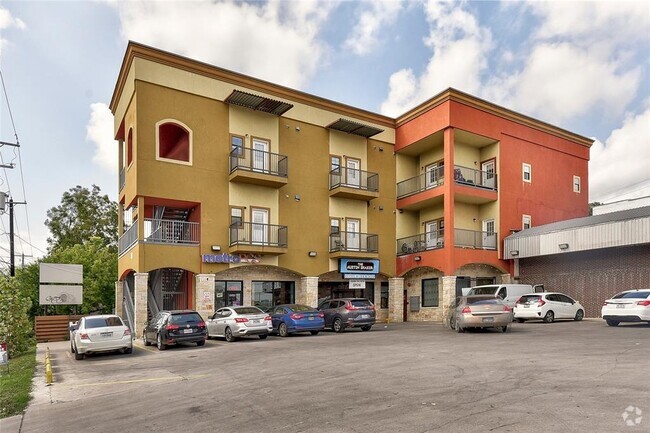 Building Photo - 420 N Pleasant Valley Rd Unit 202 Rental