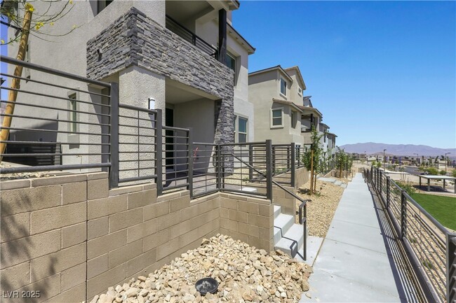 Photo - 1498 Bat Hawk St House