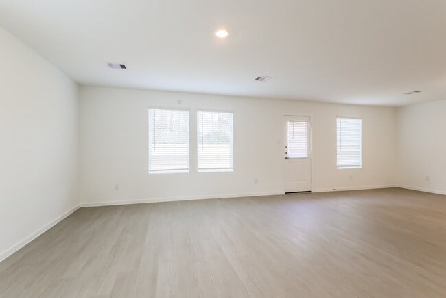 Photo - 325 Woodland Hills Dr