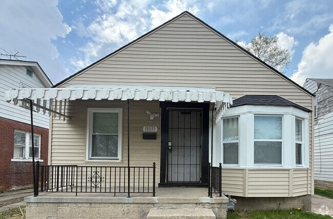 Building Photo - Renovated 3-Bedroom Home – We Welcome Sect...