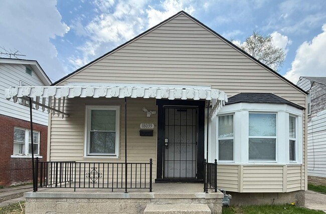 Building Photo - Renovated 3-Bedroom Home – We Welcome Sect...