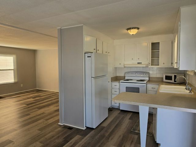 Photo - 206 50th Avenue Plaza W