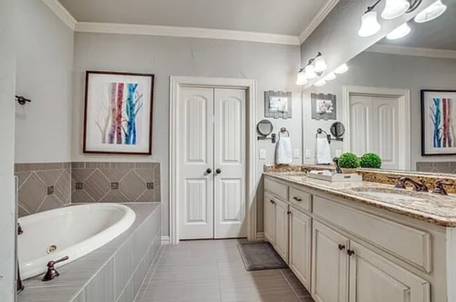 Photo - 1914 Euclid Ave