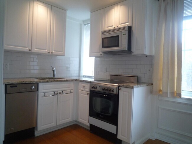 Building Photo - 20 Chapel St Unit B705