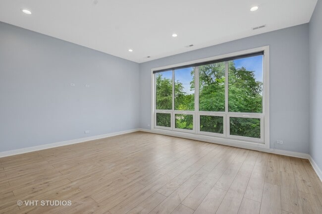 Photo - 1441 N California Ave