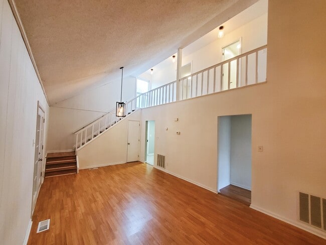 Photo - 118 Nature Creek Trail