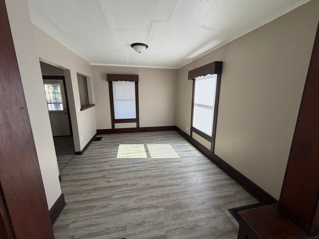 Photo - 757 Moore St