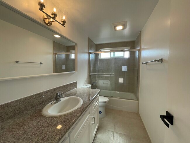 Photo - 1380 W 9th St