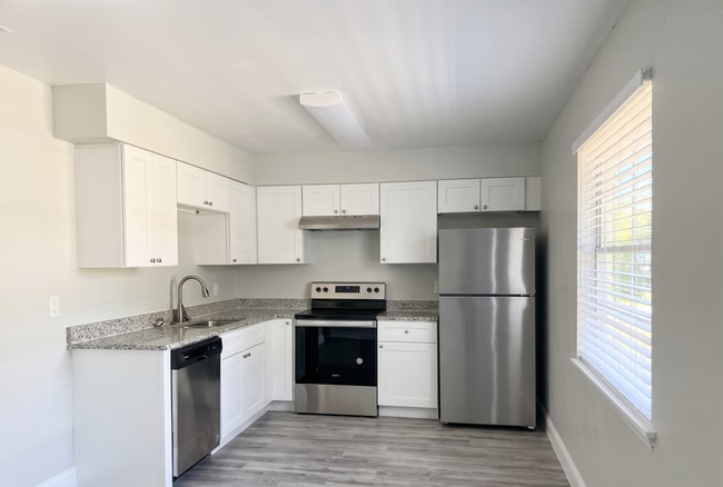 Building Photo - 125 S Salisbury Ave Unit A5