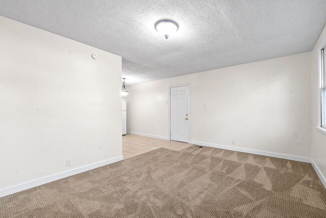 Photo - 3 Bedroom Pet Friendly Home For Rent Close To Post!