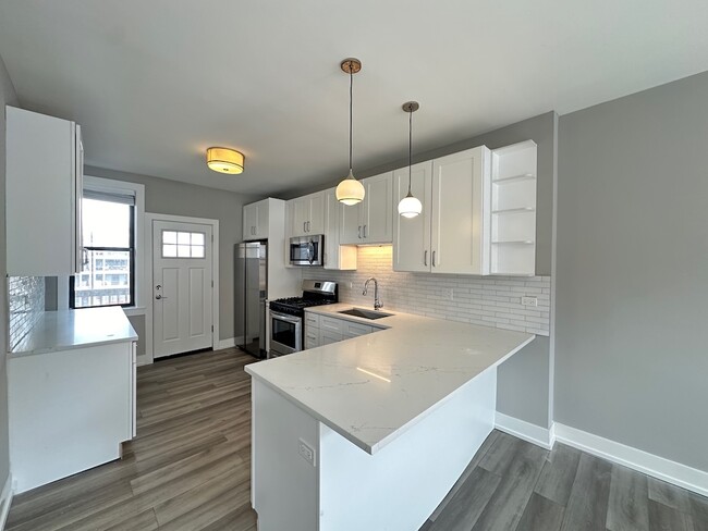 Building Photo - 3842 N Janssen Ave Unit 7C