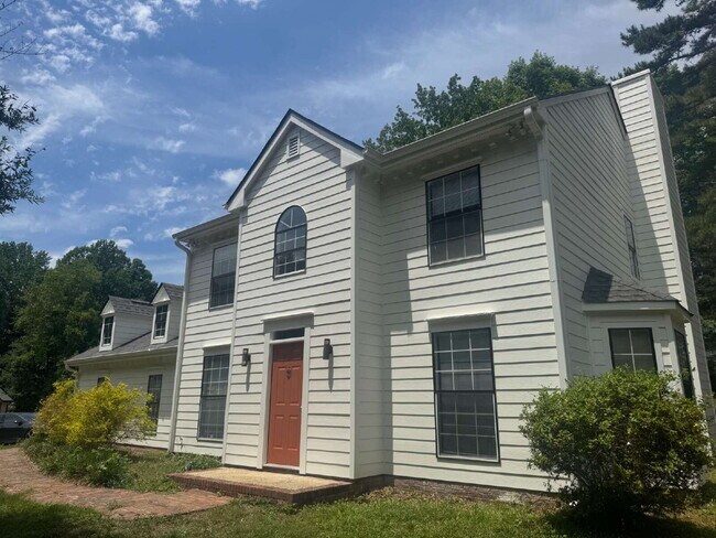 Photo - Experience a comfortable 3-bedroom, 3-bathroom single-family house.