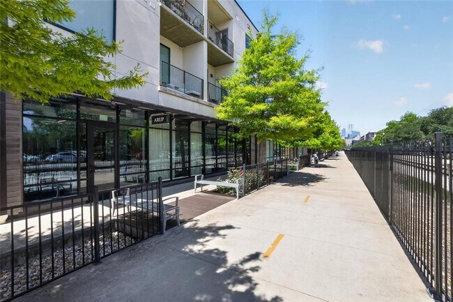 1800 E 4th St Unit 202