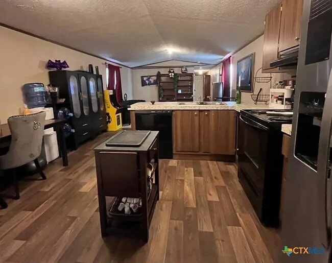 Photo - 453 E Zipp Rd