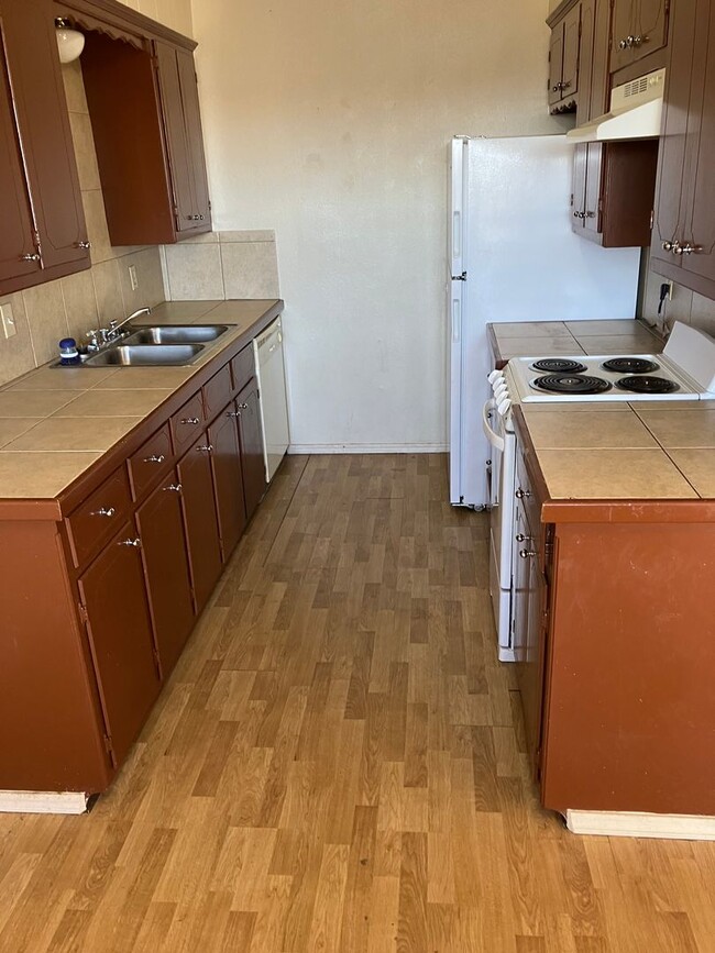 Photo - Charleston Apts Unit 9